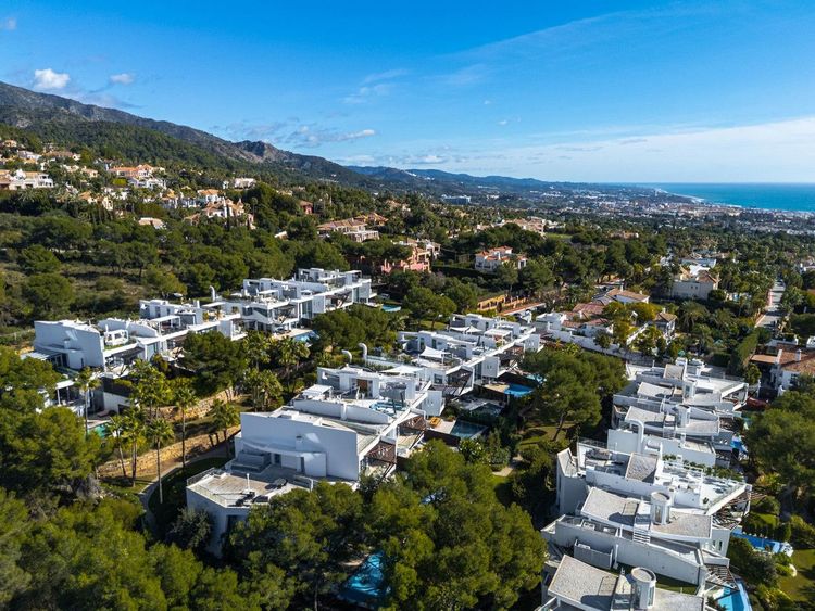 House | Resale in Sierra Blanca in Sierra Blanca, Costa del Sol - Photo 2