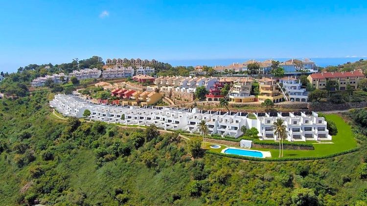 House | Resale in La Mairena in La Mairena, Costa del Sol - Photo 4