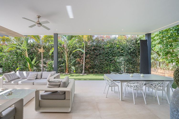 House | Resale in The Golden Mile in The Golden Mile, Costa del Sol - Photo 3