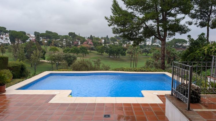 House | Resale in Aloha in Aloha, Costa del Sol - Photo 2