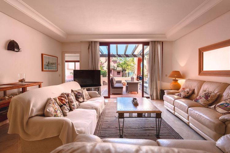 Penthouse | Resale in Estepona in Estepona, Costa del Sol - Photo 4