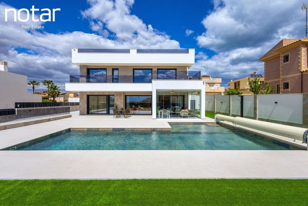 House | Resale in Torrevieja in Torrevieja, Costa Blanca - Main property photo