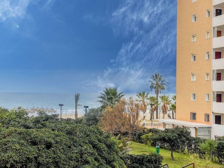 Apartment | Resale in Fuengirola in Fuengirola Others, Costa del Sol - Photo 3