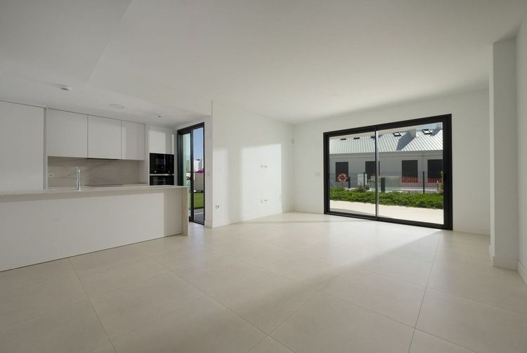 Apartment | Resale in Fuengirola in Fuengirola Others, Costa del Sol - Photo 4