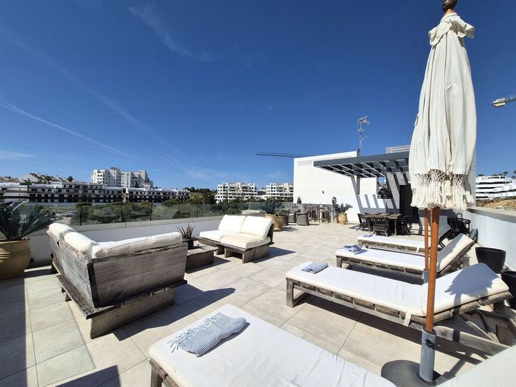 Penthouse | Resale in Estepona in Estepona, Costa del Sol - Photo 2