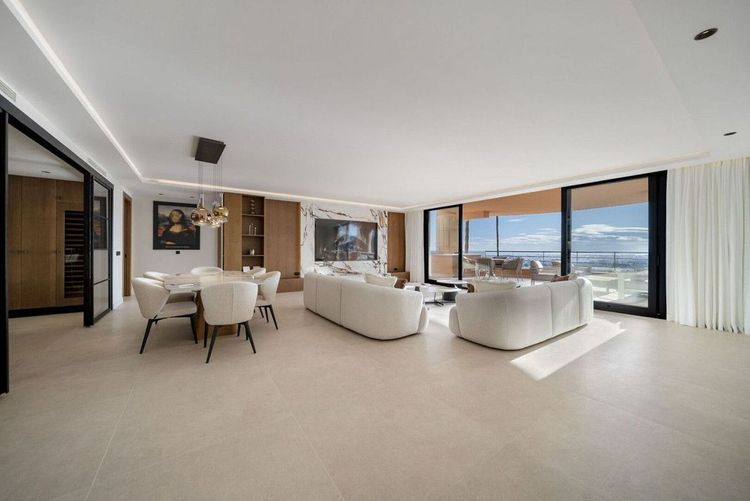 Apartment | Resale in Nueva Andalucía in Nueva Andalucía Others, Costa del Sol - Photo 5