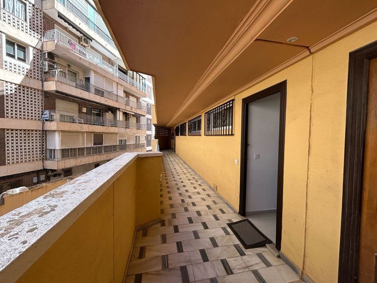 Apartment | Resale in Torrevieja in Torrevieja, Costa Blanca - Photo 3