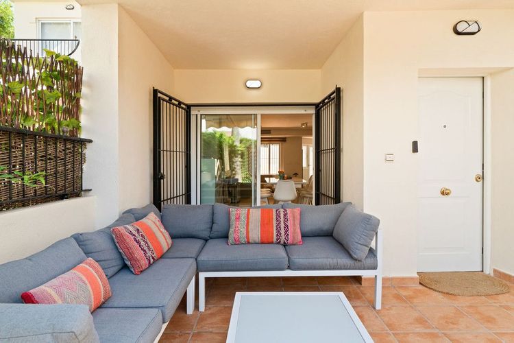 House | Resale in Costabella in Costabella, Marbella East, Costa del Sol - Photo 4