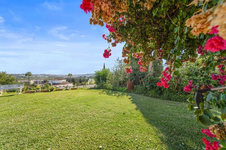 House | Resale in Mijas in Mijas Others, Costa del Sol - Photo 3