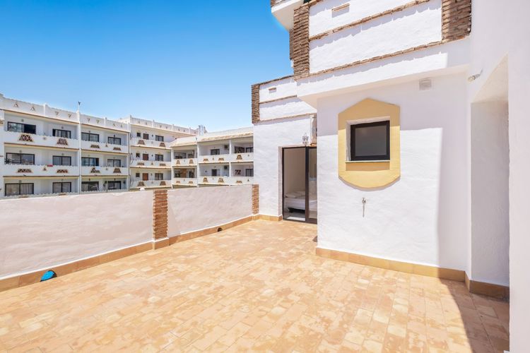 Apartment | Resale in Calahonda in Calahonda, Costa del Sol - Photo 4