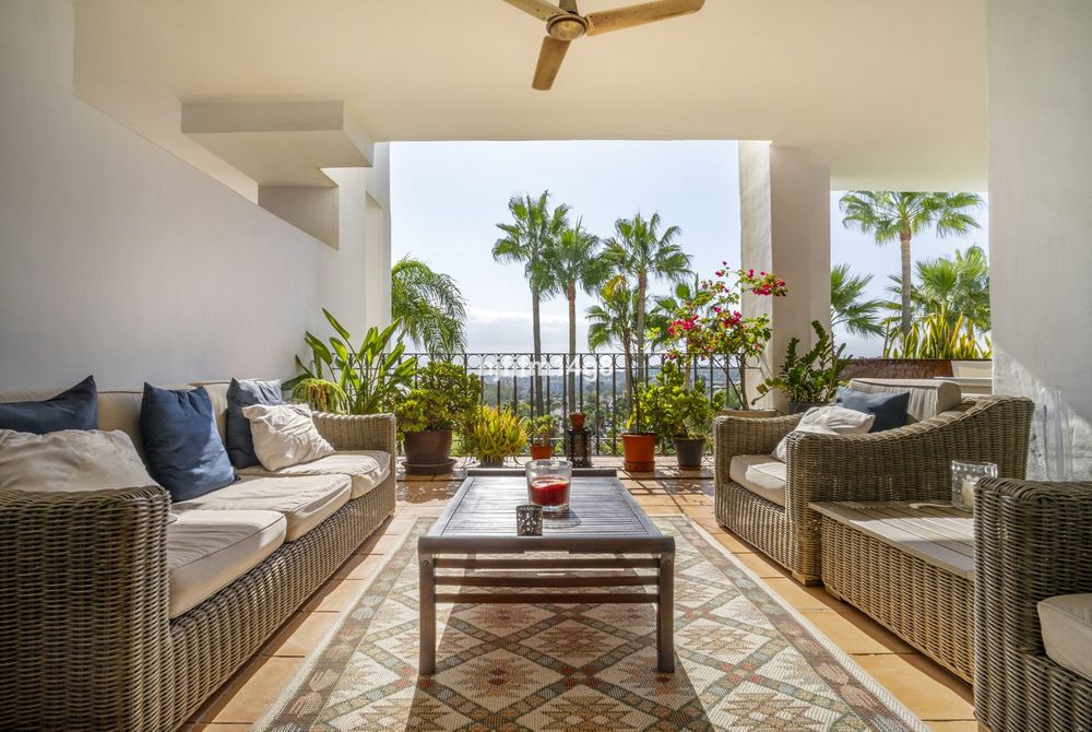 Apartment | Resale in Nueva Andalucía in Nueva Andalucía, Costa del Sol - Main property photo