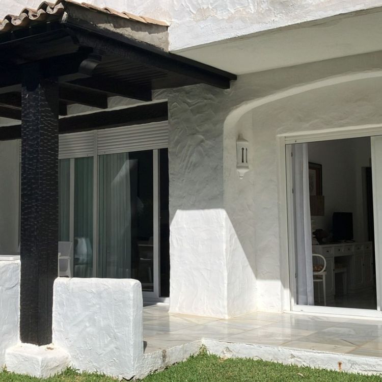 Apartment | Resale in Puerto Banús in Puerto Banús, Costa del Sol - Photo 2