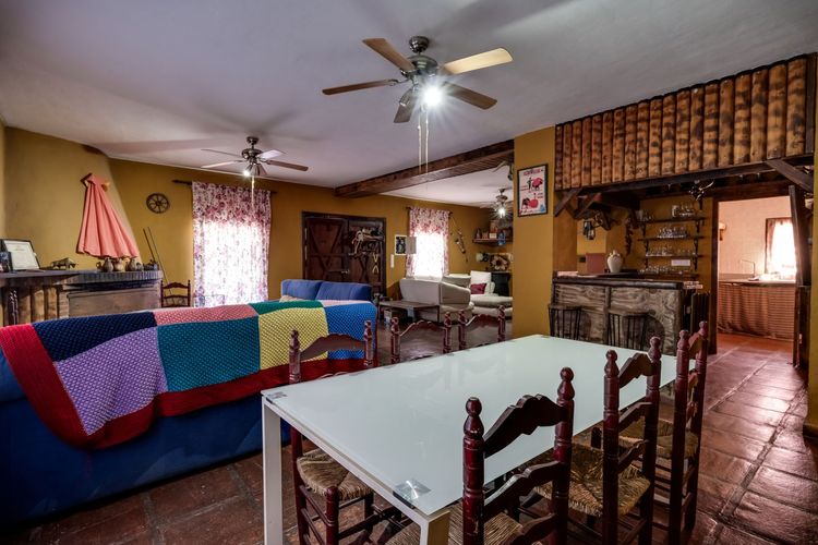 House | Resale in Monda in Monda, Costa del Sol - Photo 3