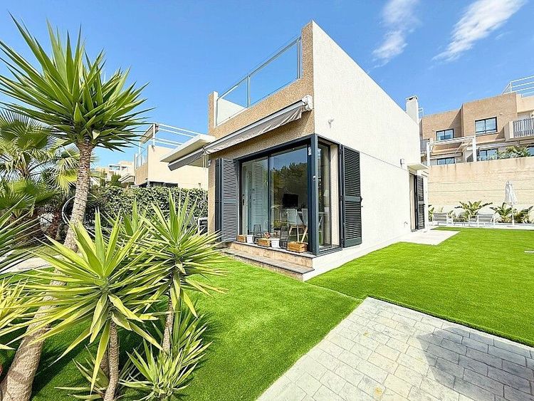 House | Resale in La Zenia in La Zenia, Costa Blanca - Photo 4