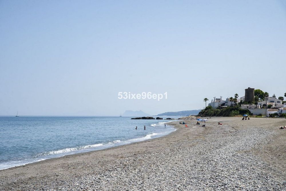 House | Resale in Estepona in Estepona, Costa del Sol - Main property photo