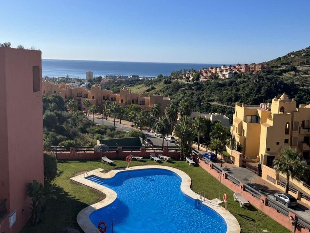 Apartment | Resale in La Duquesa in La Duquesa, Costa del Sol - Main property photo