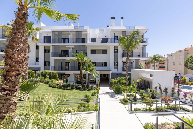Apartment | Resale in Estepona in Estepona, Costa del Sol - Photo 3