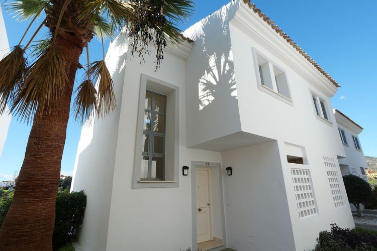 House | Resale in Cabopino in Cabopino, Costa del Sol - Photo 5