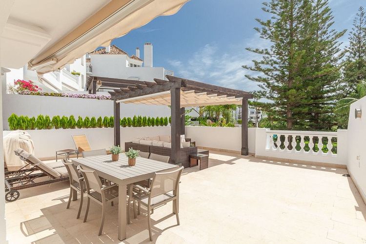 Apartment | Resale in Elviria in Elviria, Costa del Sol - Photo 2