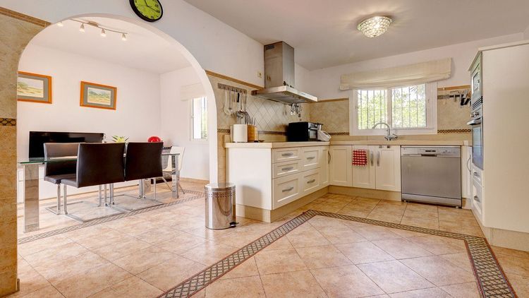 House | Resale in Casares in Casares Others, Costa del Sol - Photo 4
