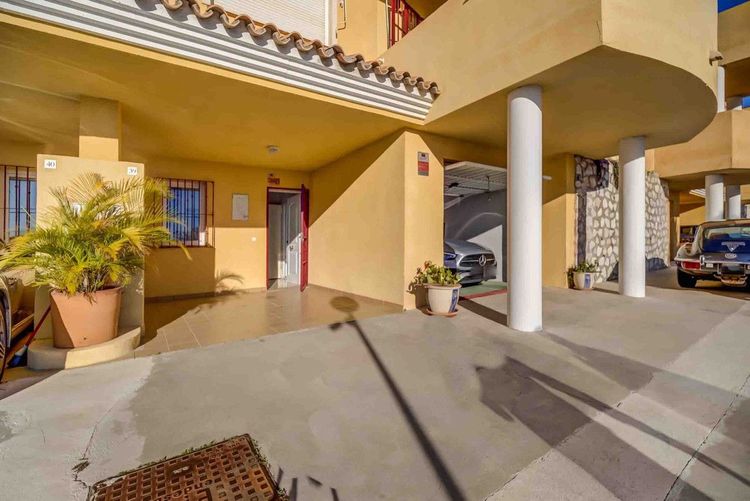 House | Resale in Mijas in Mijas Others, Costa del Sol - Photo 2