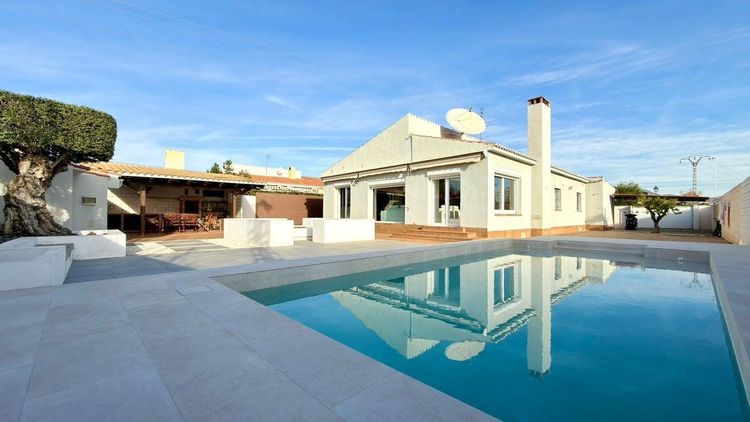 House | Resale in El Campello in El Campello, Costa Blanca - Photo 3