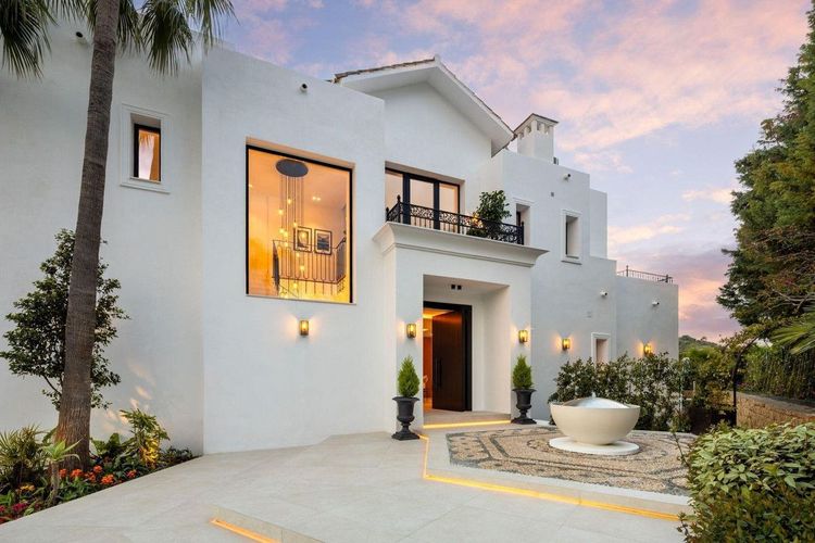 House | Resale in Los Arqueros in Los Arqueros, Costa del Sol - Photo 4