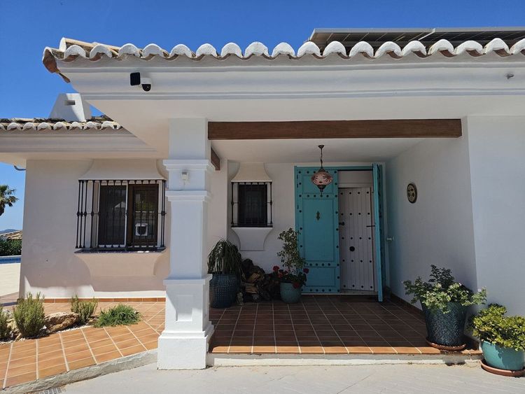 House | Resale in Mijas in Mijas Others, Costa del Sol - Photo 2