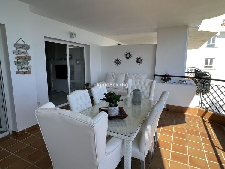 Apartment | Resale in Calahonda in Calahonda, Costa del Sol - Photo 3