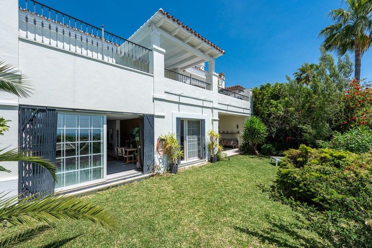 House | Resale in Nueva Andalucía in Nueva Andalucía Others, Costa del Sol - Photo 5