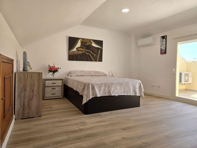 House | Resale in Los Boliches in Los Boliches, Costa del Sol - Photo 4