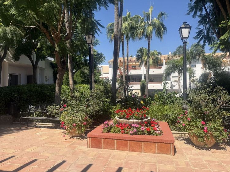 Apartment | Resale in New Golden Mile in New Golden Mile, Estepona East Others, Costa del Sol - Photo 4