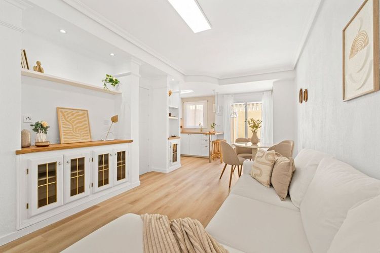 House | Resale in Villamartin in Villamartin, Orihuela Costa, Costa Blanca - Photo 3