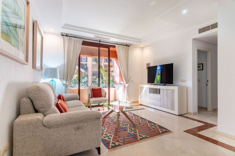 Apartment | Resale in Elviria in Elviria, Costa del Sol - Photo 2