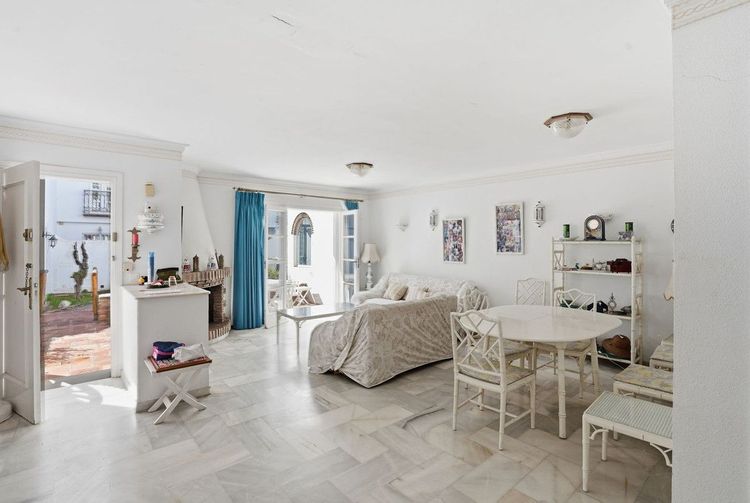 House | Resale in La Cala de Mijas in La Cala de Mijas, Costa del Sol - Photo 3