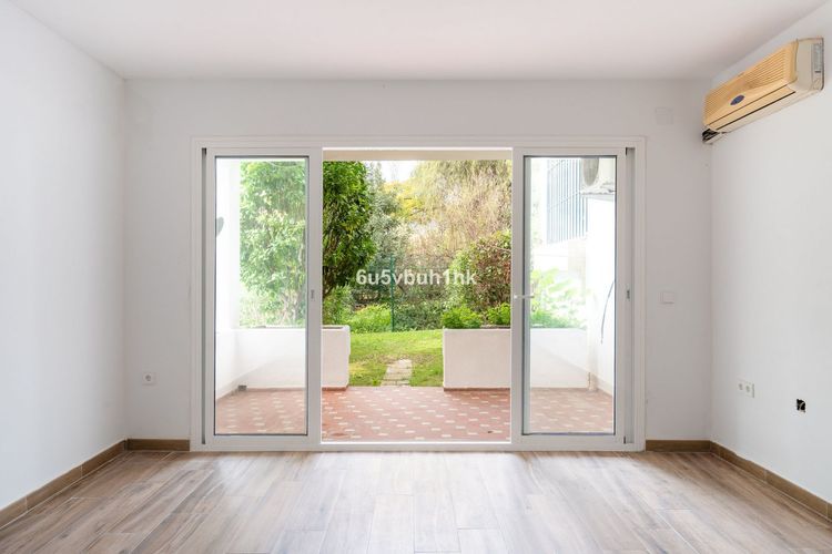 Apartment | Resale in Los Pacos in Los Pacos, Costa del Sol - Photo 4