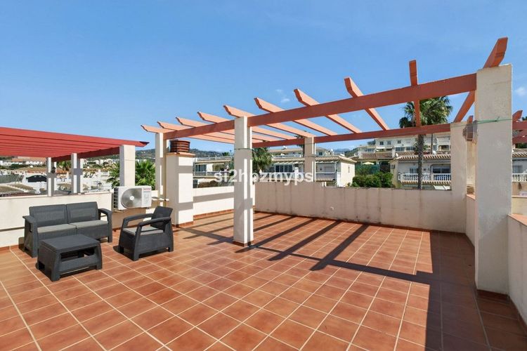 House | Resale in Torrox in Torrox, Costa del Sol - Photo 4