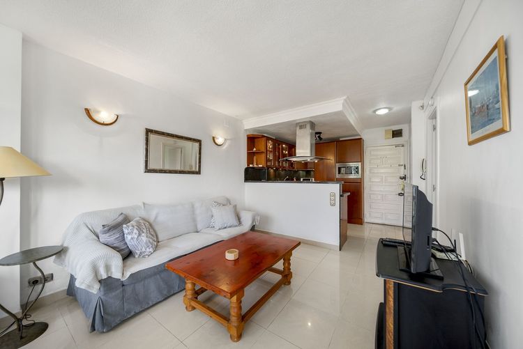 Apartment | Resale in Benalmadena Costa in Benalmadena Costa, Costa del Sol - Photo 4