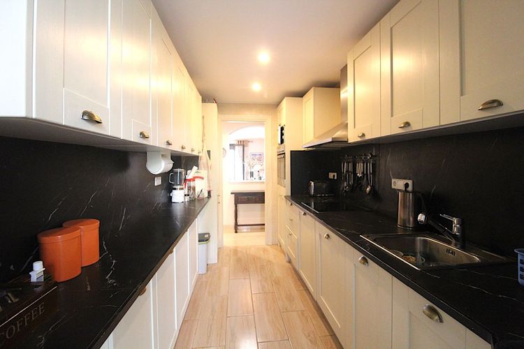 Apartment | Resale in Los Arqueros in Los Arqueros, Costa del Sol - Photo 5