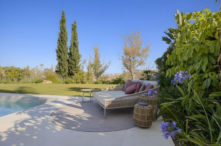 House | Resale in Atalaya in Atalaya, Costa del Sol - Photo 5