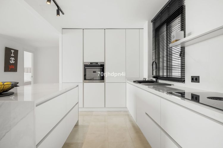Penthouse | Resale in Estepona in Estepona, Costa del Sol - Photo 5
