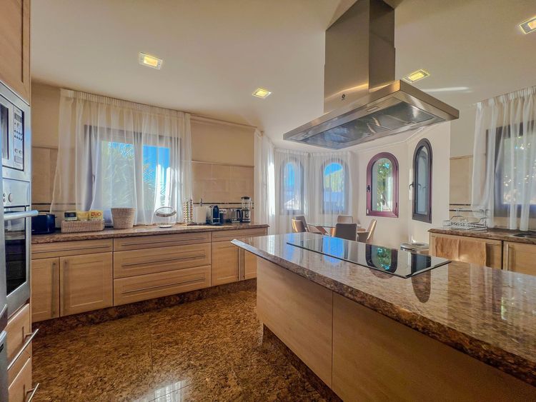 House | Resale in Los Flamingos in Los Flamingos, Costa del Sol - Photo 4
