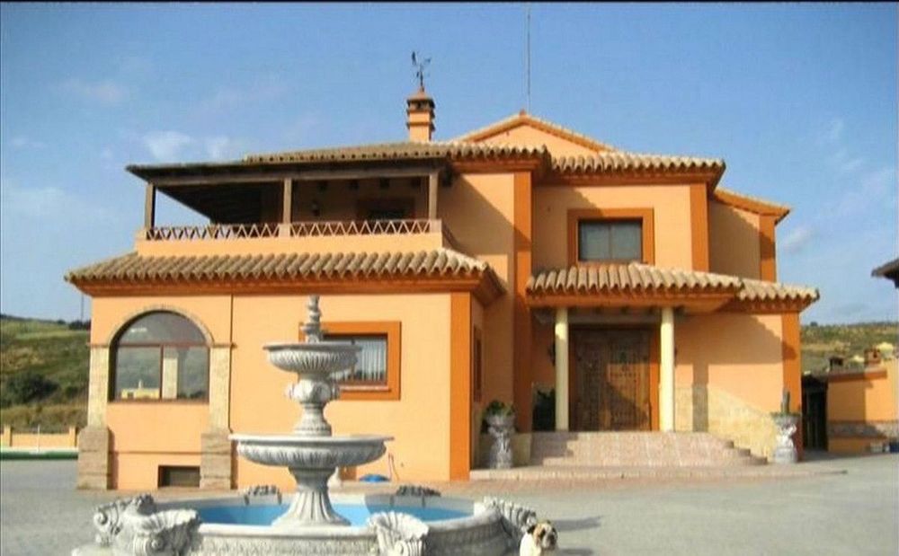 House | Resale in Estepona in Estepona, Costa del Sol - Main property photo
