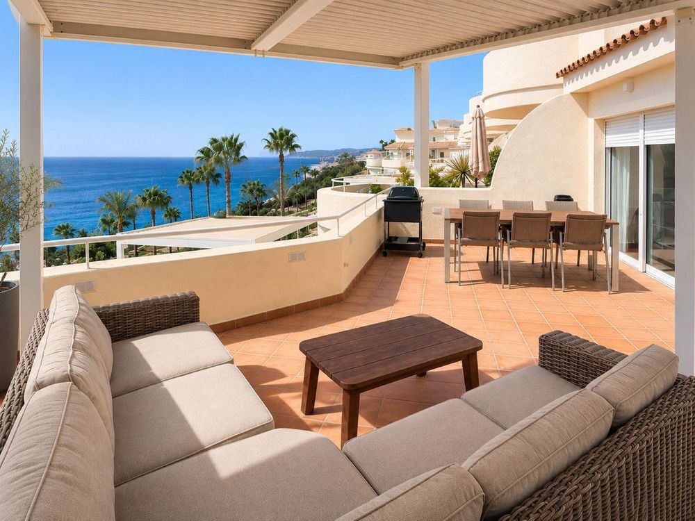Penthouse | Resale in Estepona in Estepona, New Golden Mile Others, Costa del Sol - Main property photo