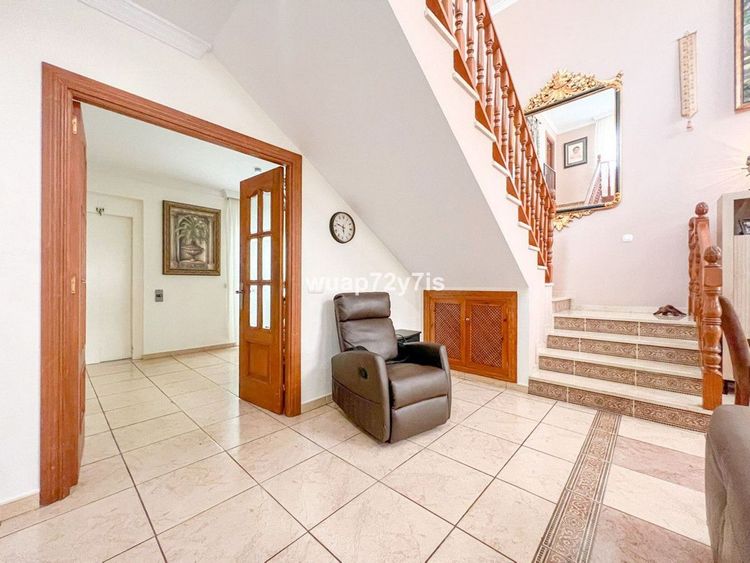 House | Resale in Estepona in Estepona, Costa del Sol - Photo 2