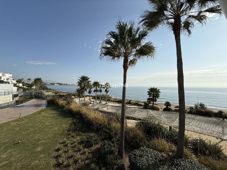 Apartment | Resale in Estepona in Estepona, Costa del Sol - Photo 4