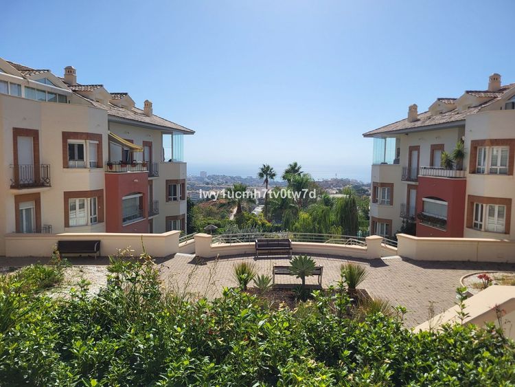 Apartment | Resale in Benalmadena in Benalmadena Others, Costa del Sol - Photo 3