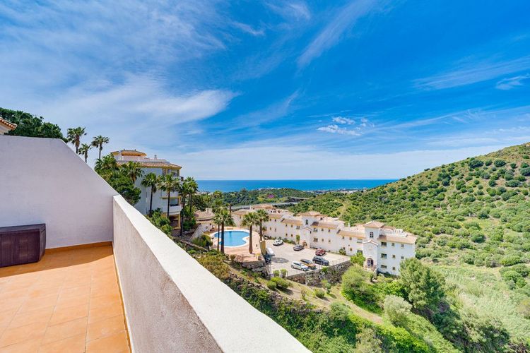 Penthouse | Resale in Calahonda in Calahonda, Costa del Sol - Photo 3