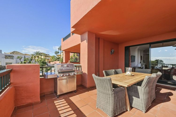 Apartment | Resale in Calahonda in Calahonda, Costa del Sol - Photo 5