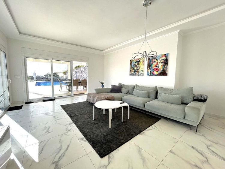House | Resale in Mijas Costa in El Faro, Costa del Sol - Photo 2